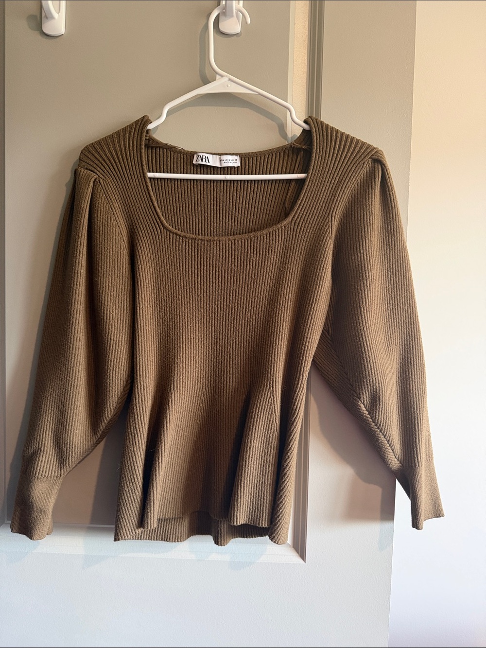 Zara Brown Ribbed Scoop-Neck Sweater with Gentle Puff Sleeves